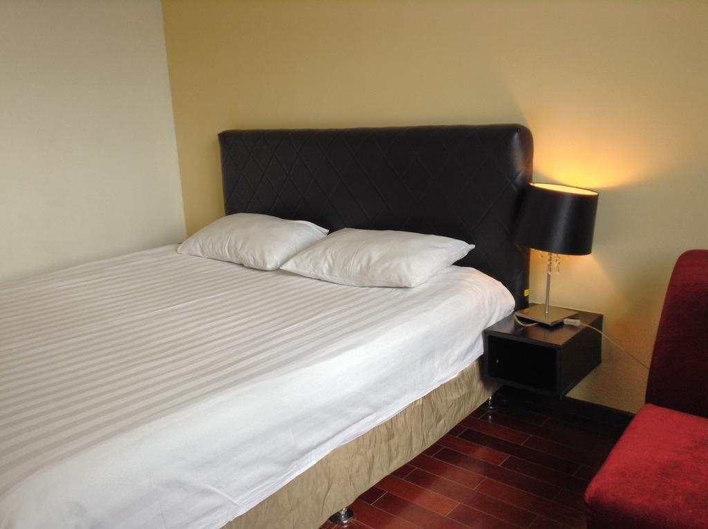 Fx Hotel East Lake Park Шънджън Екстериор снимка